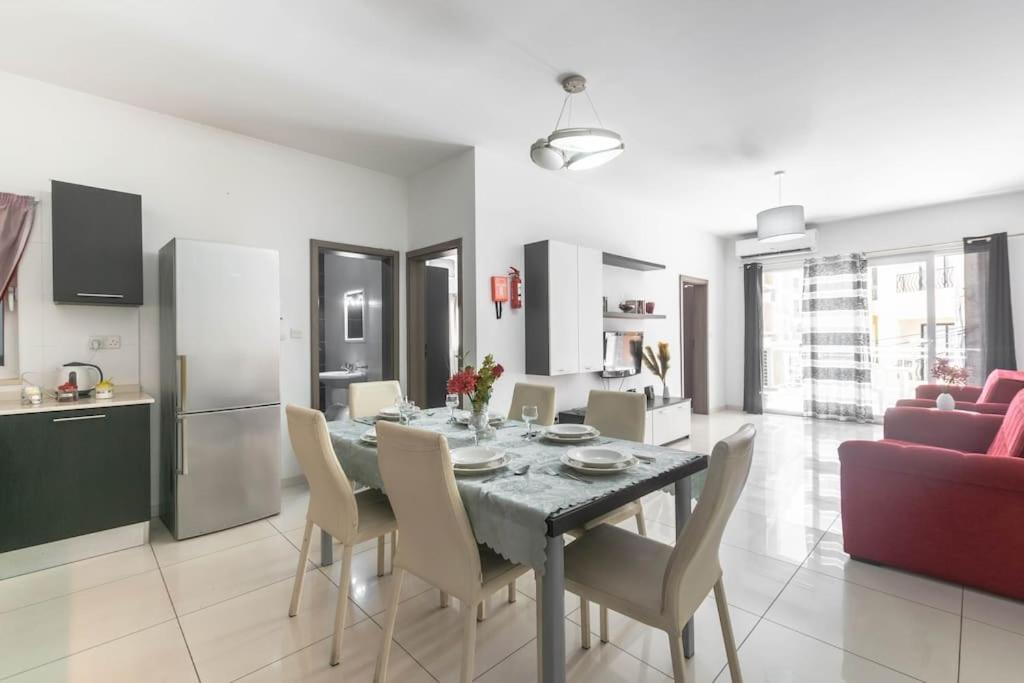 Modern Apt. Close To The Square St. Paul's Bay Exterior photo