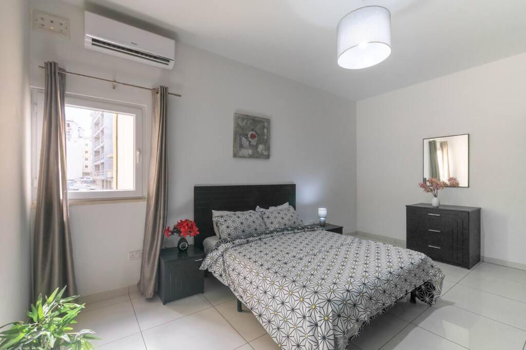 Modern Apt. Close To The Square St. Paul's Bay Exterior photo