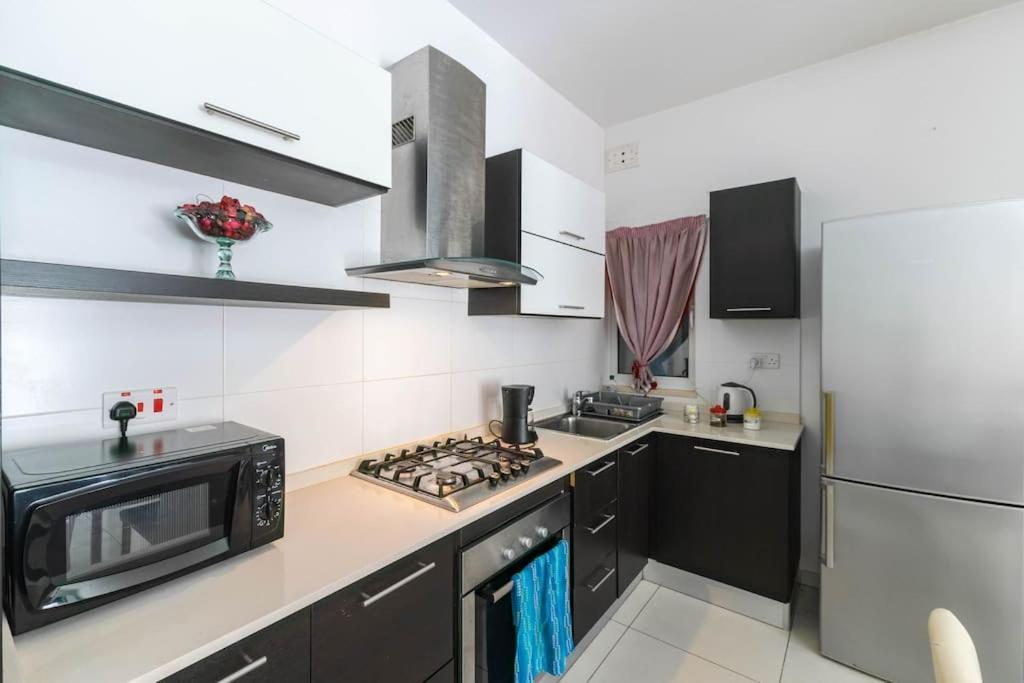 Modern Apt. Close To The Square St. Paul's Bay Exterior photo